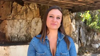 التعرف على مضيفة الطيران الميلف المثيرة ذات الصدر الكبير